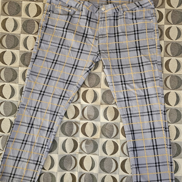 Other - Stylish Gray and Yellow Plaid Men's Pants